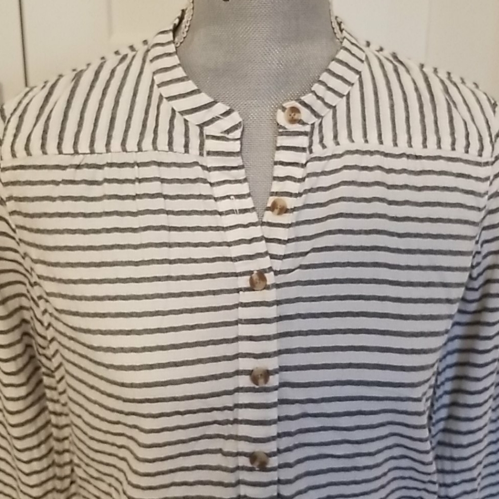 3/$15 Abercrombie & Fitch long sleeve shirt - Picture 3 of 6